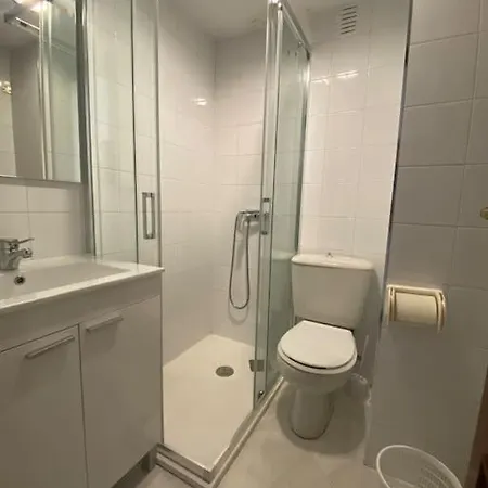 Funcional Piso 4 Frente A Santa Justa Seville